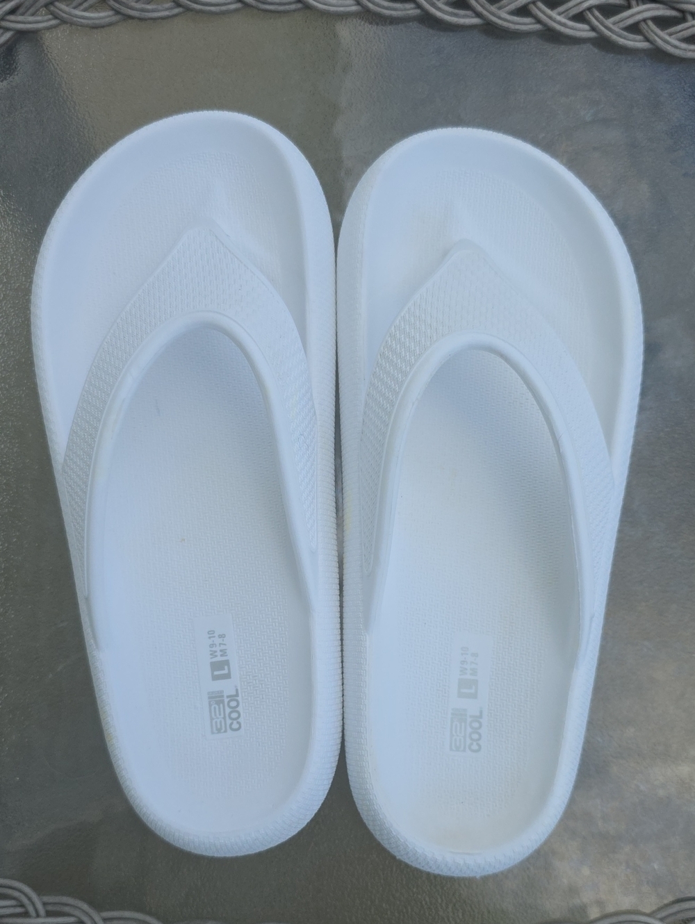 32° COOL White Flip Flop Slides